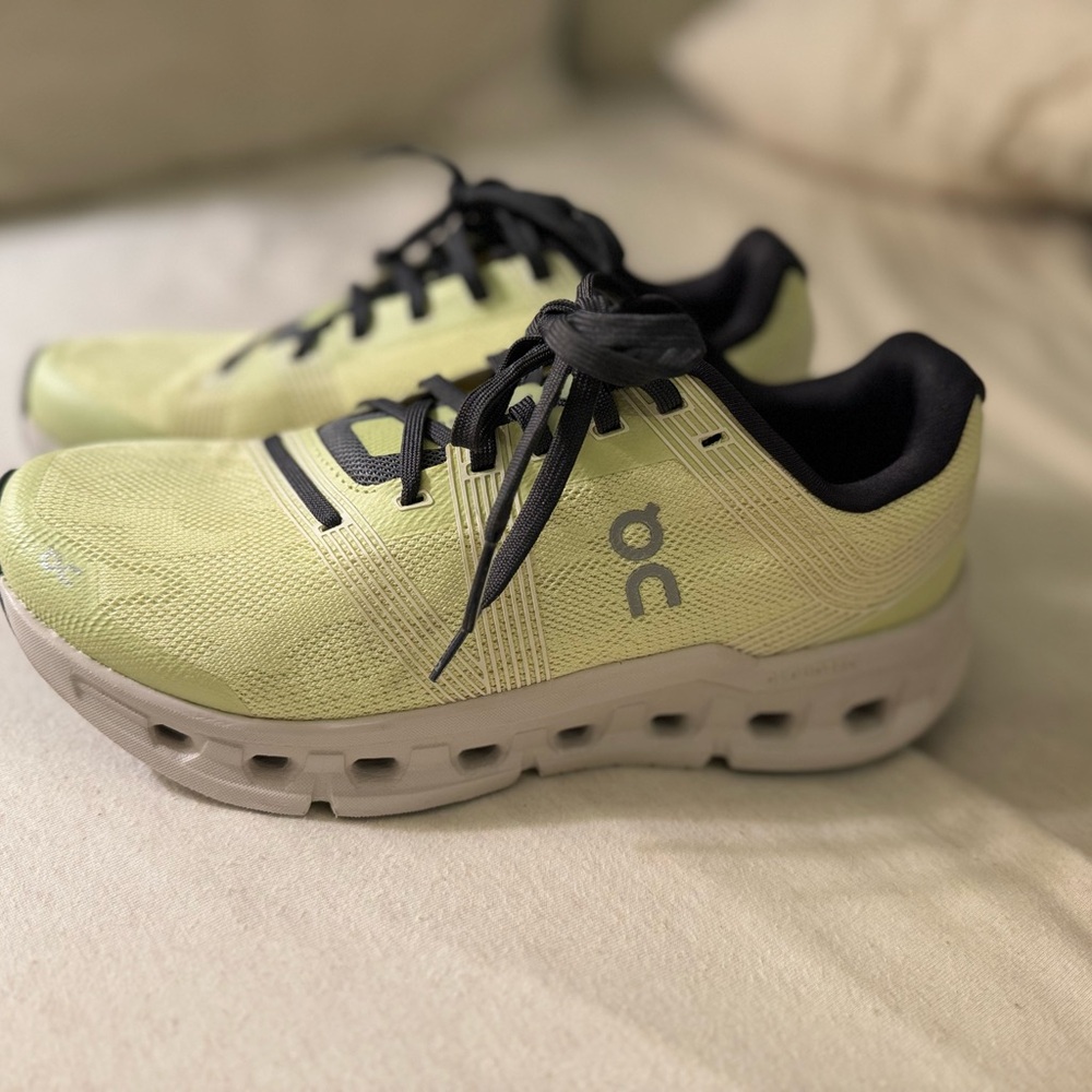 Cloudgo in Hay/Sand. Size 7.5 NWOT.